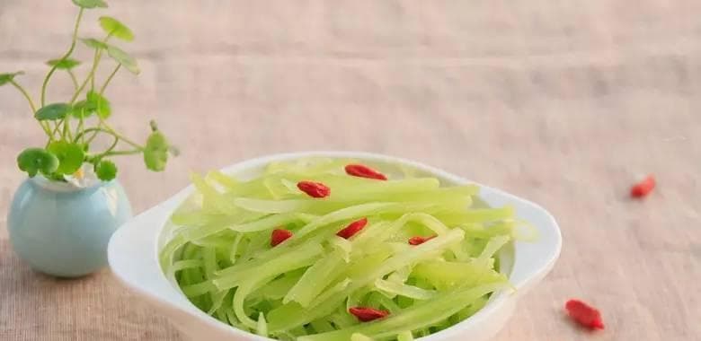 以有机食品为主的凉拌菜制作方法（健康饮食从自己做起）