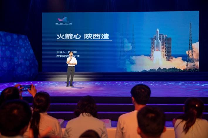 和液体火箭相比，固体火箭的优势在哪里？