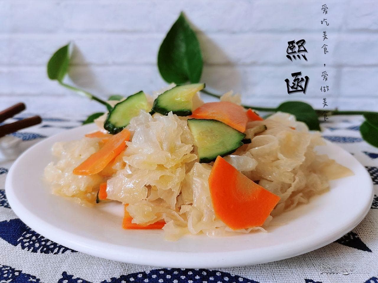 清炒银耳的简单做法——银耳别只会煲汤，搭配2种素菜炒一炒，清脆鲜嫩又爽口