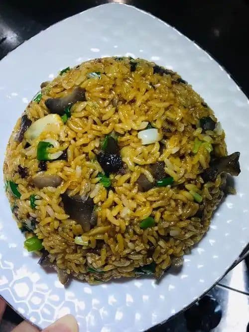 海参炒饭的做法：营养美味的佳肴