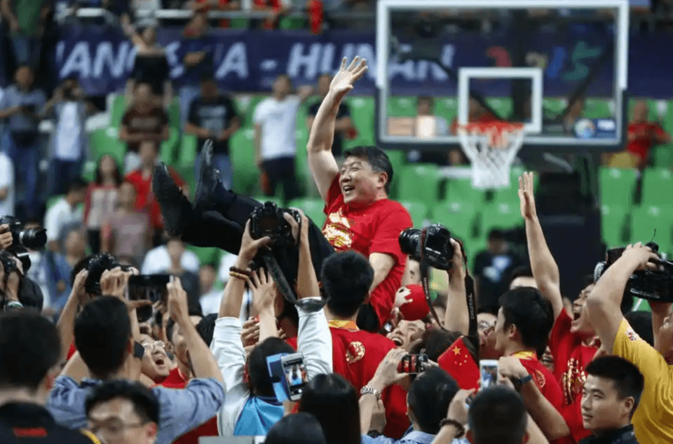 老帅再出山！二度担任中国女篮主教练，宫鲁鸣能带来什么？