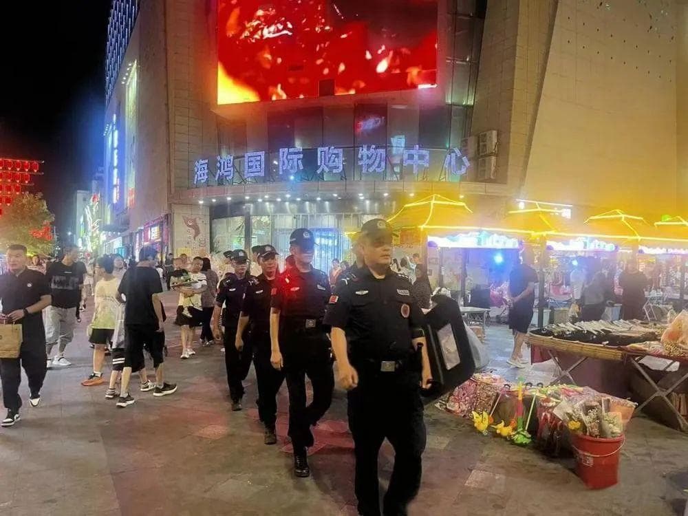夜间巡逻齐发力 当好平安守夜人