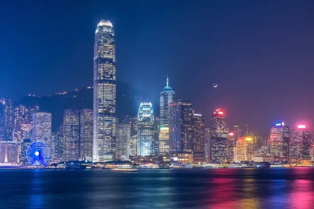 香港九龙十大必访景点：从天际100到天星码头，尽览维港美景与文化魅力