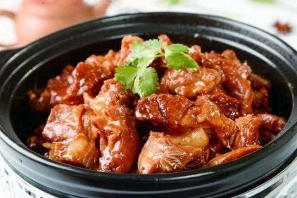 炖排骨虽看似简单，实则蕴含着不少烹饪技巧与心思
