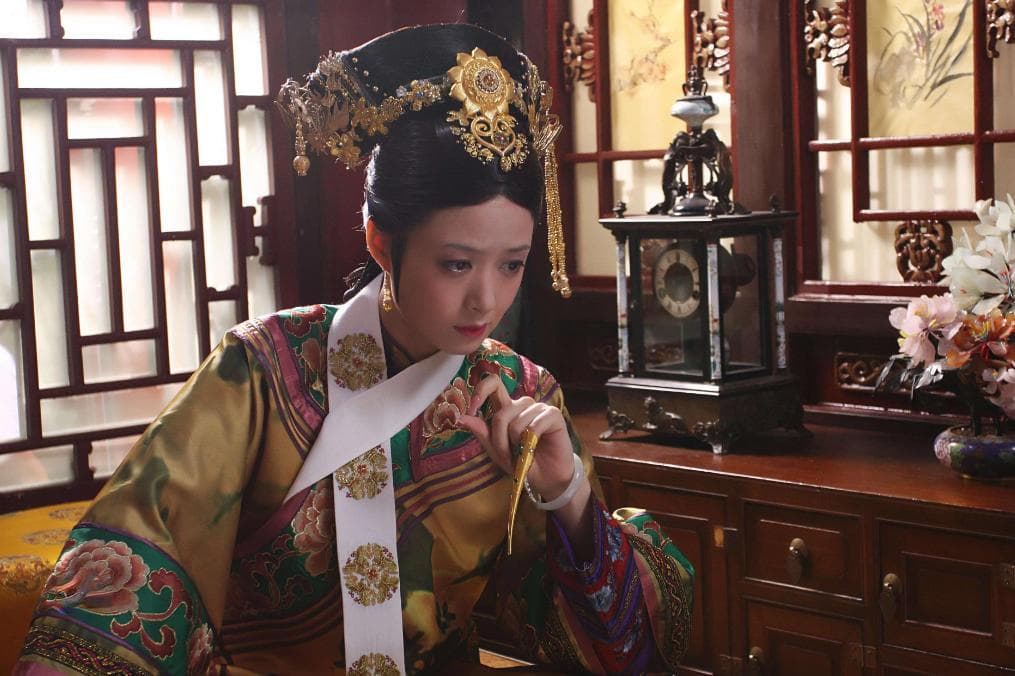 2025央视春晚名单出炉，董卿周涛和赵本山同一天上热搜，真相为何