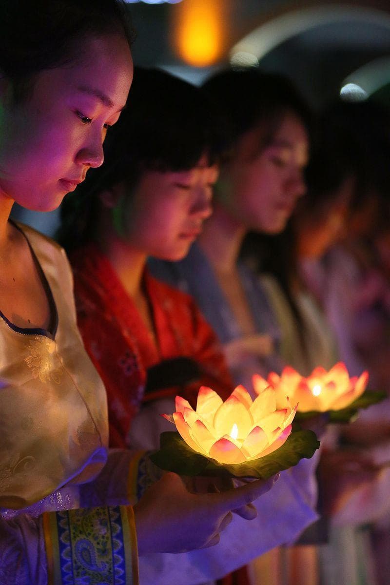佛光普照：佛教节日的意义与庆祝方式