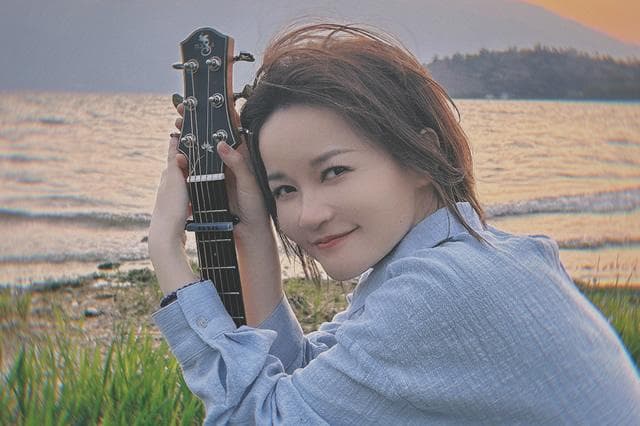 中国十大网络女歌手盘点：从庄心妍到蓝心羽的音乐之路