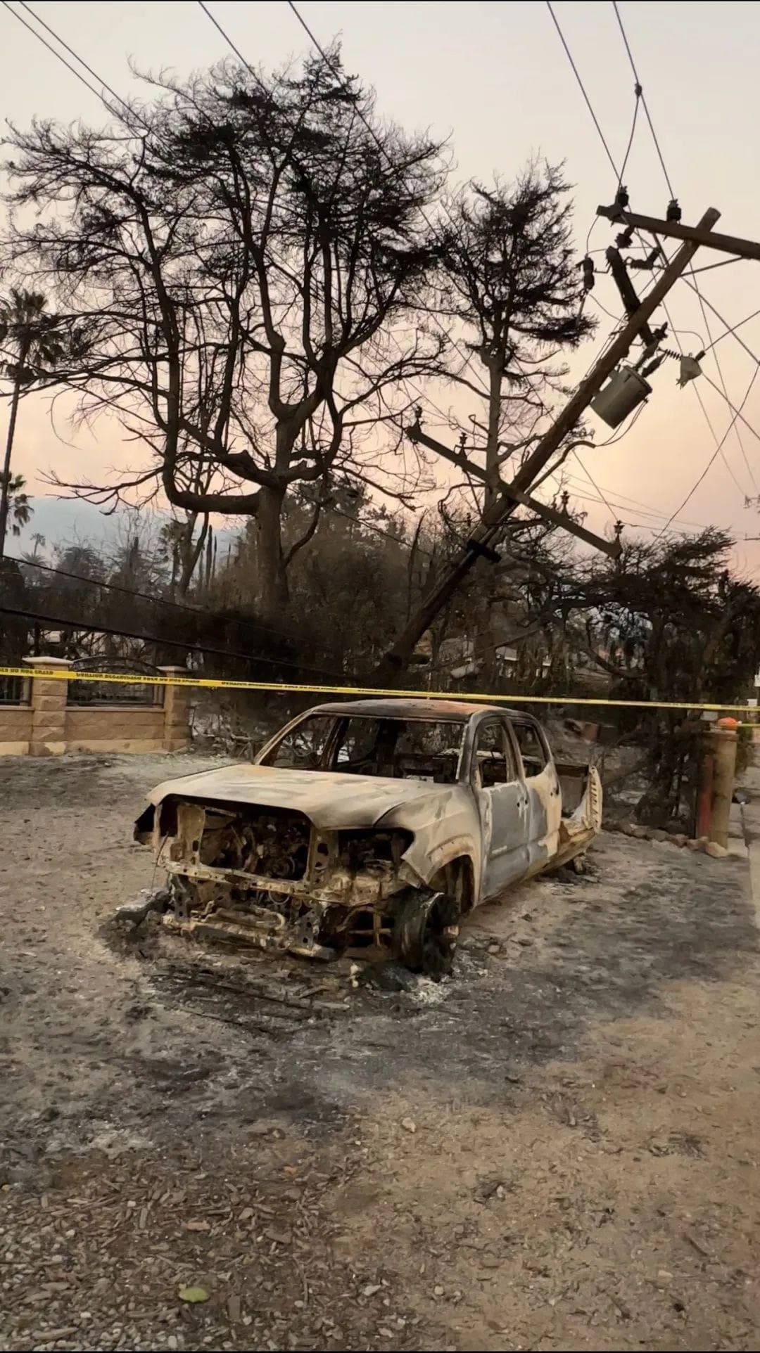 1月罕见山火重创洛杉矶，500亿损失引发美政坛互撕