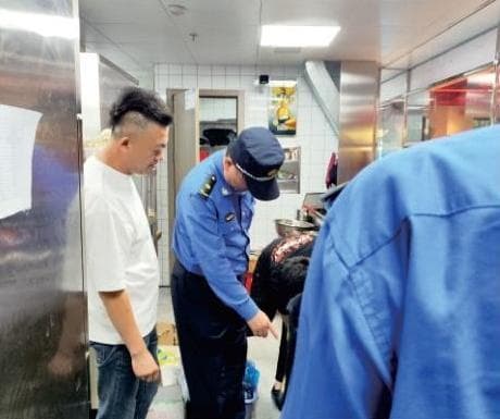 从矛盾到双赢：上海城管进社区创新治理模式