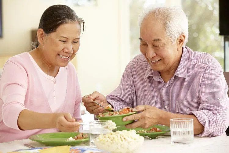 老年人健康饮食指南：粗粮每天50克，营养均衡是关键