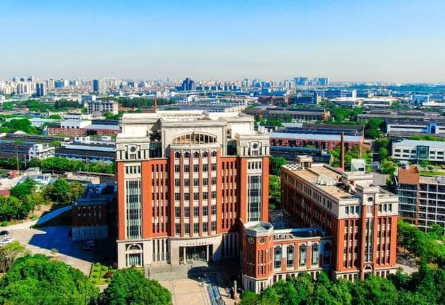 2025大学排行榜：北大清华领跑，科研型院校崭露头角