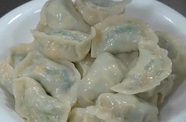 皮薄馅大，鲜香四溢：菠菜木耳鸡蛋素馅饺子制作法