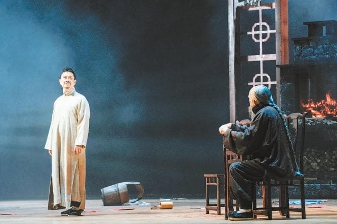 从大湾区回到诞生地，香港话剧团版《天下第一楼》成功演出