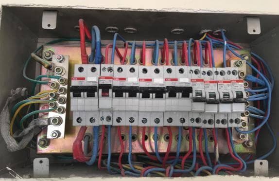家里空气开关跳闸怎么办？原因分析与解决方法