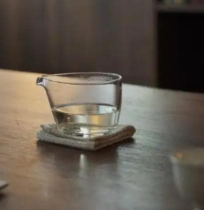 睡前饮品选择：热水VS牛奶，哪个更适合你？
