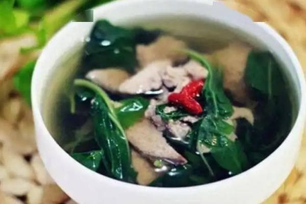 猪肝瘦肉汤，总能以其独特的魅力，温暖着每一个食客的心与胃