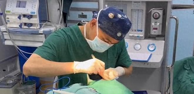 中年发腮怎么办？专业解析发腮成因及解决方案