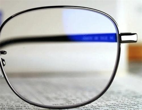 德国蔡司视特耐镜片比依视路镜片好吗？镜片性能与技术特点多元化分析