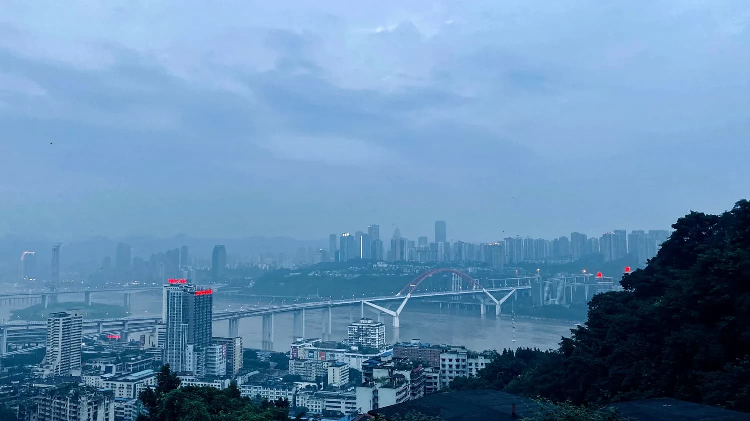 解码重庆：经济崛起背后的多重动力