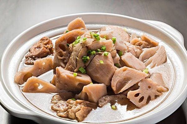 莲藕排骨汤的做法步骤，莲藕排骨汤暖心又暖胃