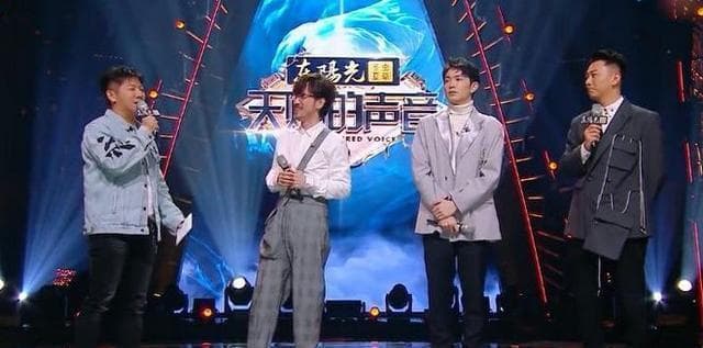 52岁周传雄再登舞台，一首《我难过》唱哭张韶涵