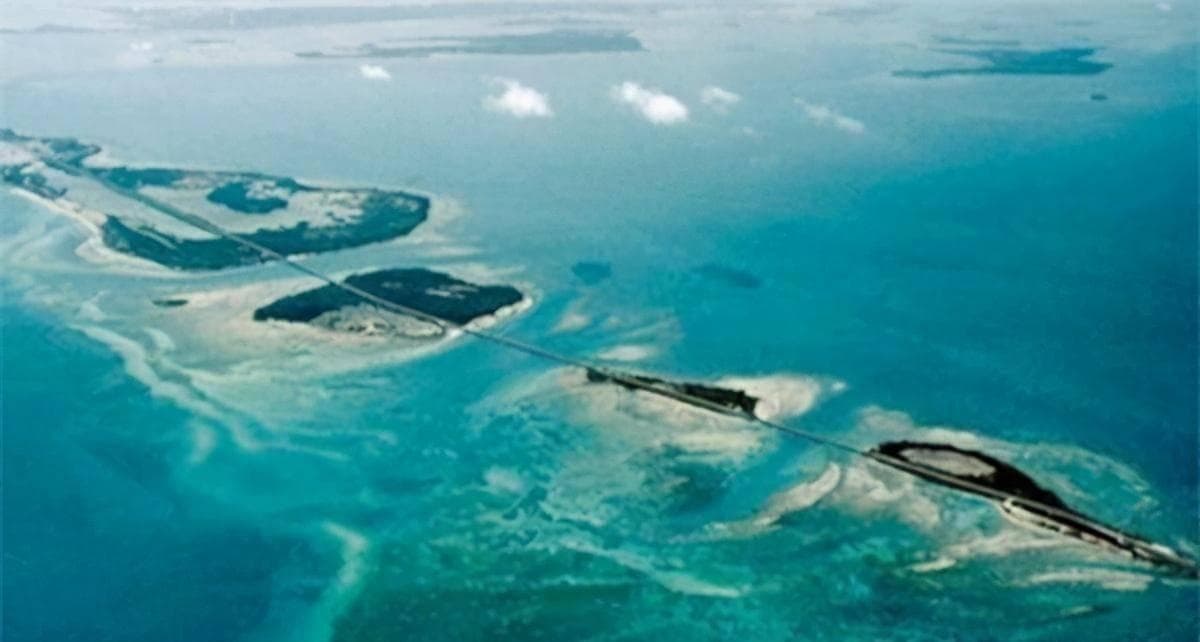 马里亚纳海沟：探索极限10929米下的未知，生命与环境奥秘何解？