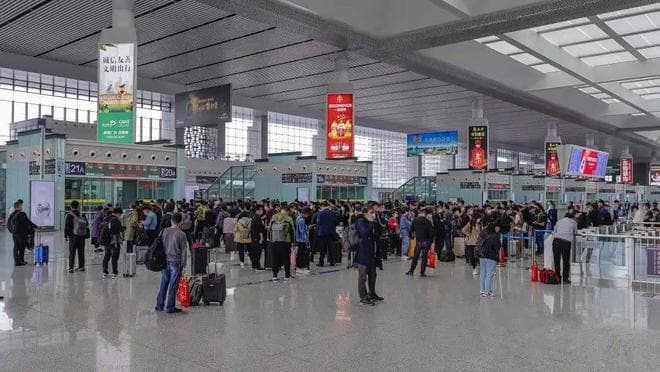 返乡潮消失？今年为何很多打工人不愿回家过年了，原因很扎心