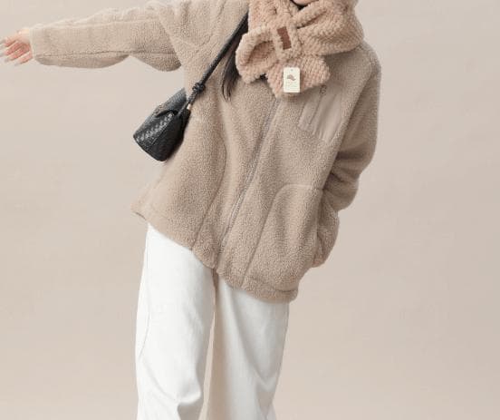 皮肤黄的女生适合什么颜色的衣服