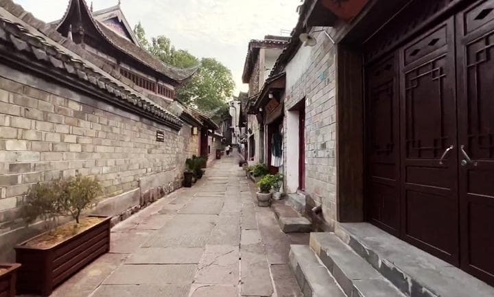 凤凰古城：烟雨江南画卷，古镇繁华盛景，引游人无限向往