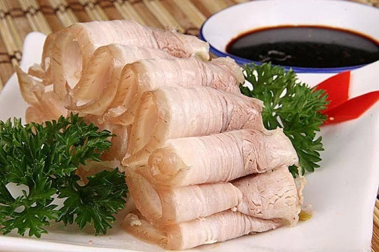 两道白肉的传奇：蒜泥白肉与李庄白肉的美味艺术与文化探寻