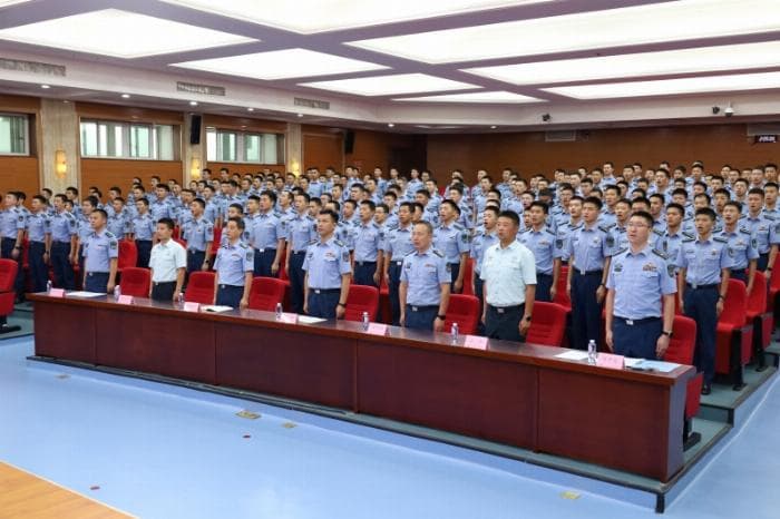 空管领航学院开展正向激励谈心活动，激发学员斗志与凝聚力