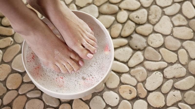 明矾泡脚全攻略：5大功效与使用禁忌