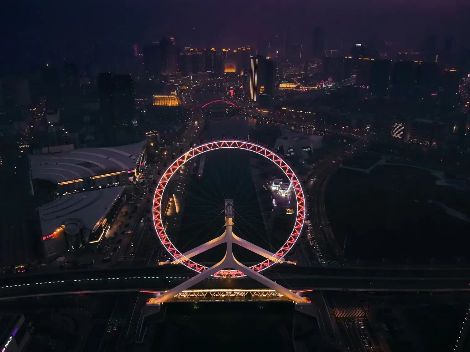 天津之眼：世界唯一跨桥摩天轮，点亮津城夜空的浪漫地标