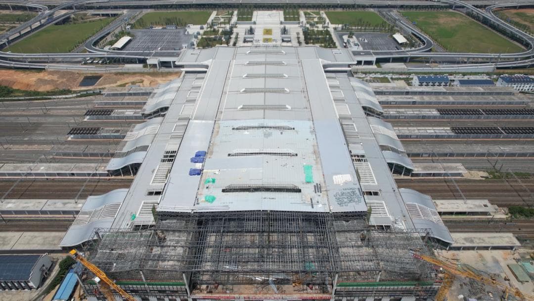 全国第二例“上进上出”高铁站，庐山站东站房建设取得新进展