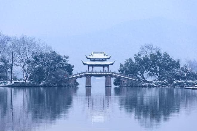 左侧交易与右侧交易：两种常见的股票交易策略详解
