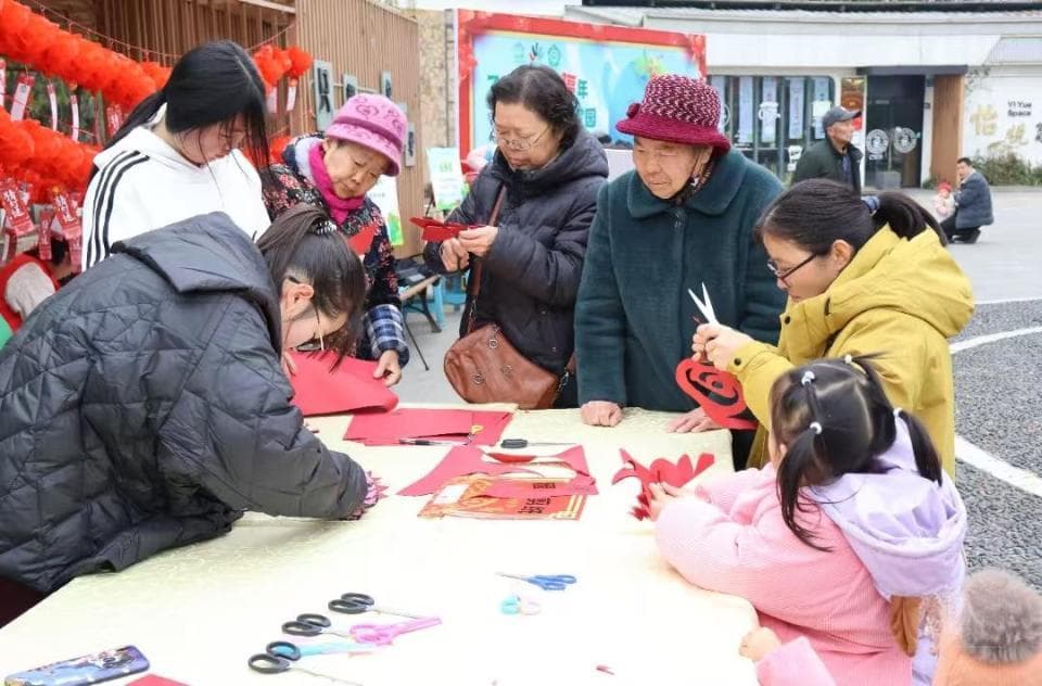 都江堰市垃圾分类主题宣传活动举行