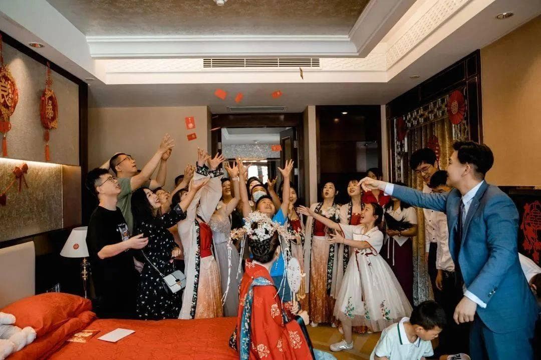 攻略！婚礼当天新人该怎么给红包？