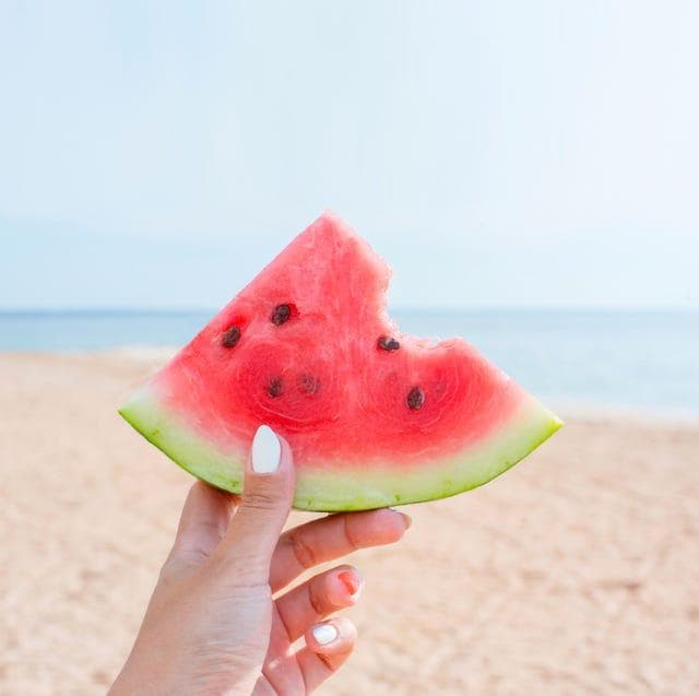 夏天就爱吃西瓜！超天然美肌圣品「西瓜」六大营养价值、挑选方式、减脂食谱一次公开