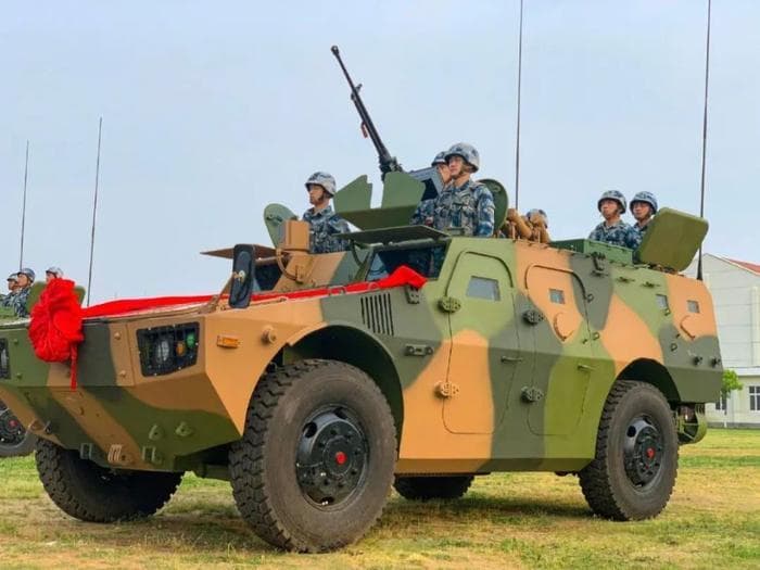 空降兵从铁脚板到飞将军，装备多型装甲车辆，二代空降战车呼之欲出