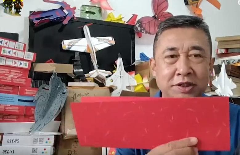 大连纸飞机"第一人"高佩德：想创办纸飞机博物馆