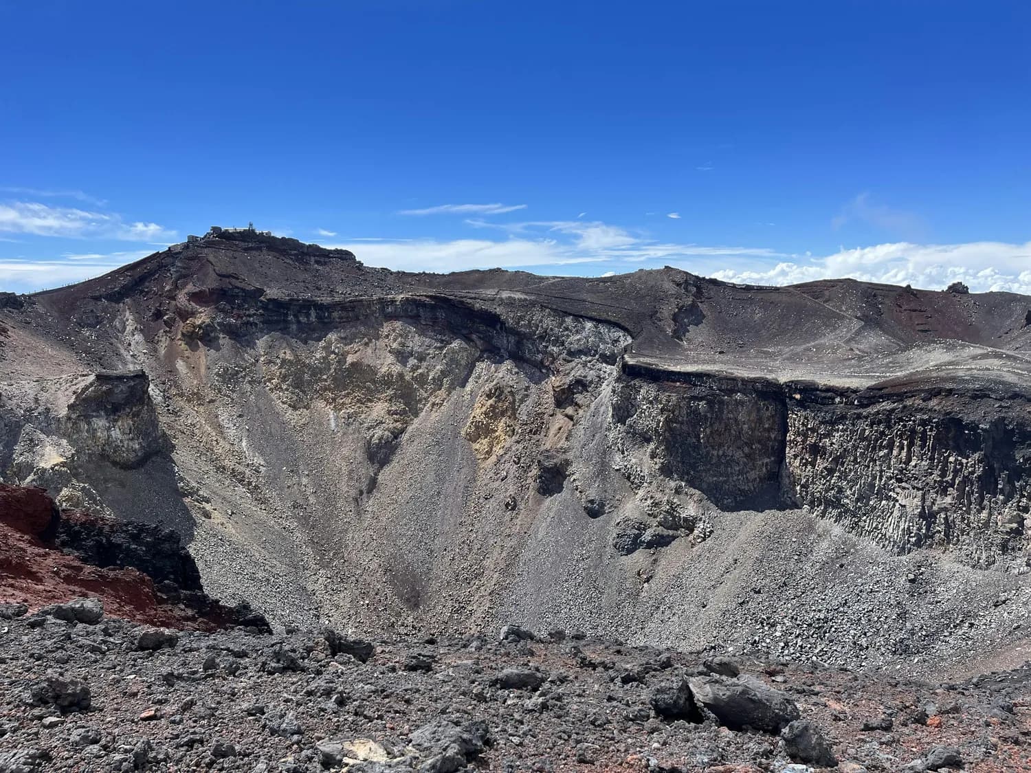 打卡海口石山火山群和骑楼老街，感受自然与人文的双重魅力