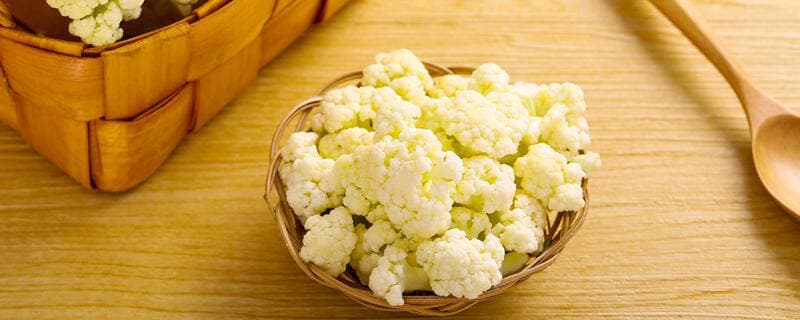 为什么菜花放在冰箱里面有黑点儿？菜花最好的储存方式及美味做法