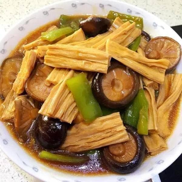 100克腐竹搭配6朵香菇，这样做既美味又营养
