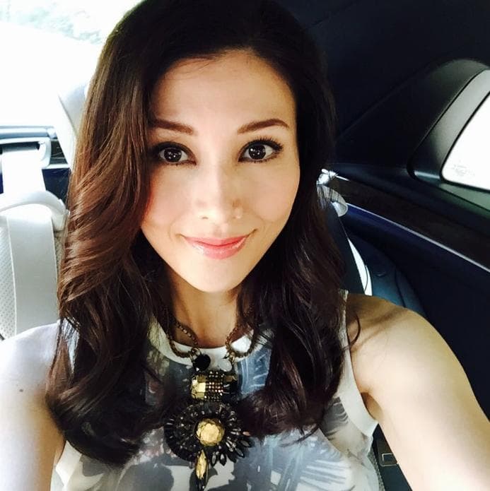 李嘉欣：正确卸妆+健康生活，打造54岁好肌肤