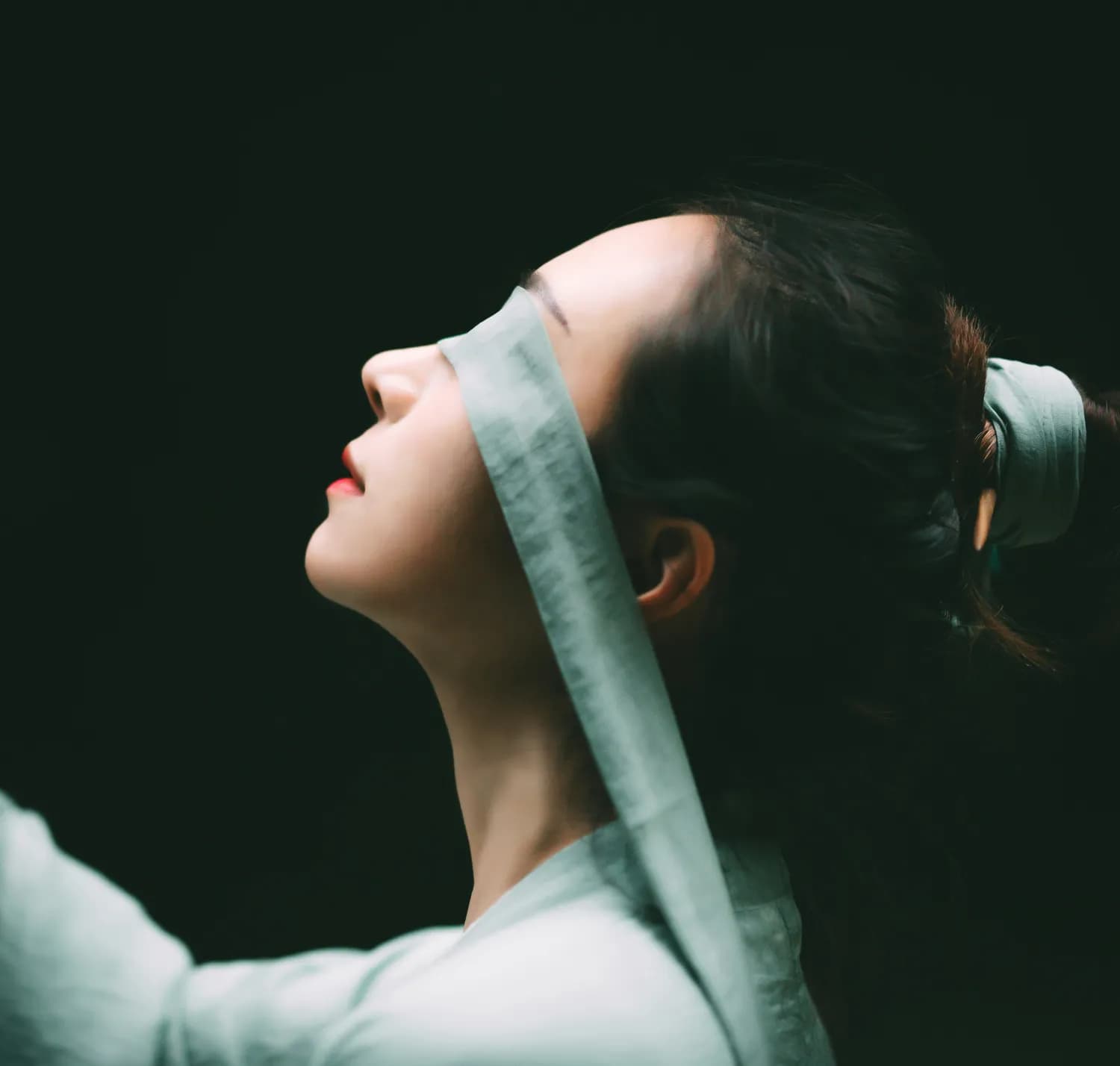 李碧华《青蛇》：现代版《白蛇传》的新视角