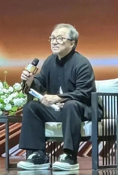 成龙70岁：能老，是件幸运的事