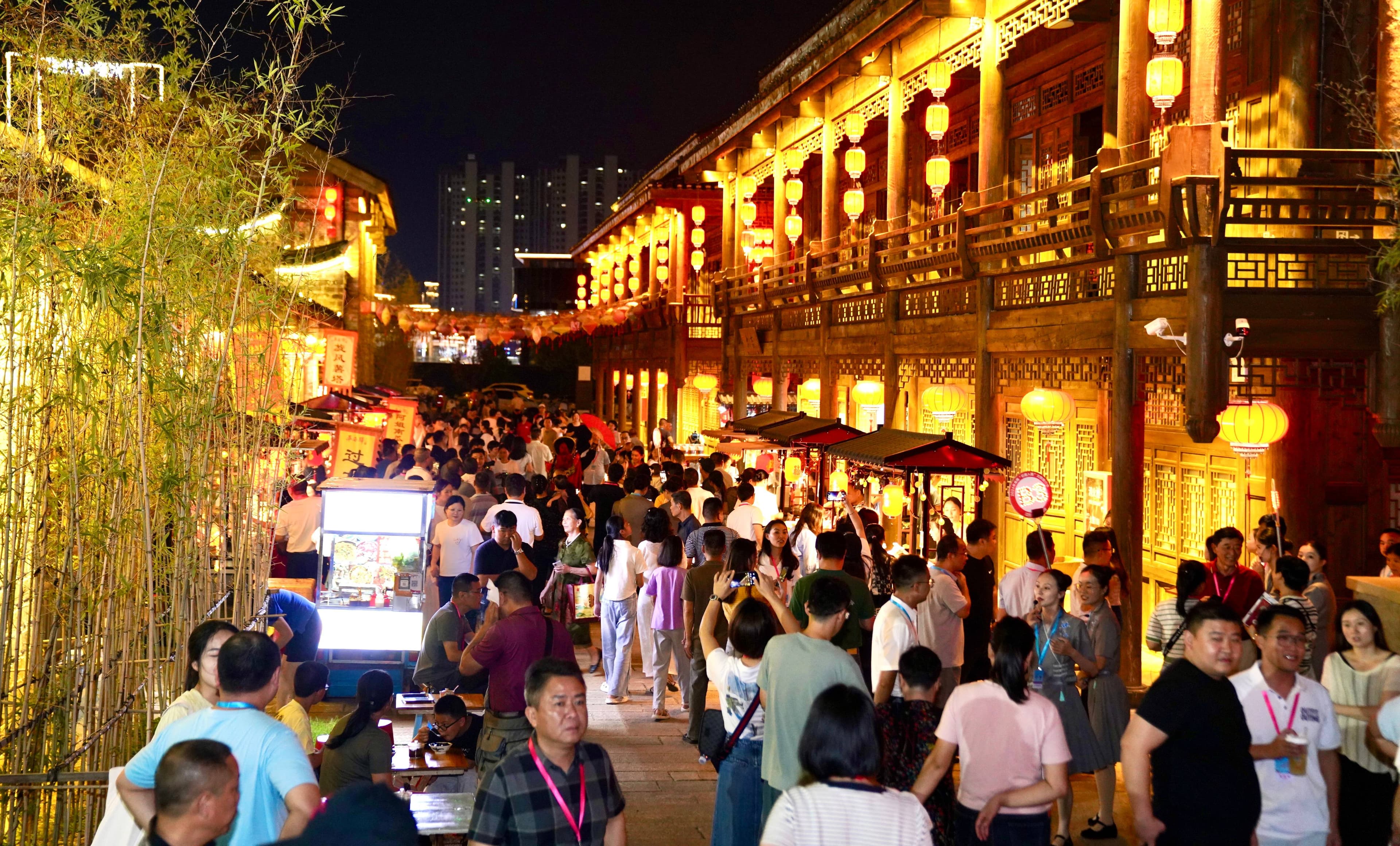 江西龙南：文旅盛宴点亮城市"夜经济" 开启"引客入赣"新篇章