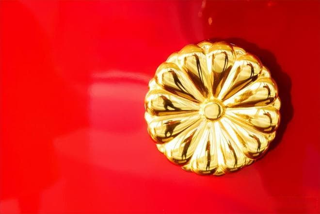 揭秘日本“天皇”称号：与中国有何关联？为何没有户籍和姓氏？