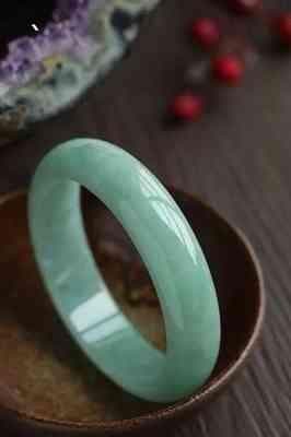 属蛇人的专属守护：最适合佩戴的吉祥物玉器