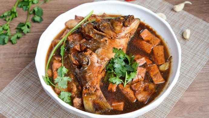 家常炖鲈鱼：秋季养生的美味选择